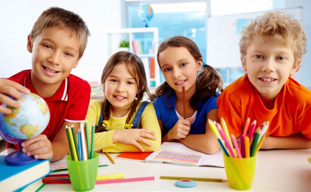 Дети общаютс